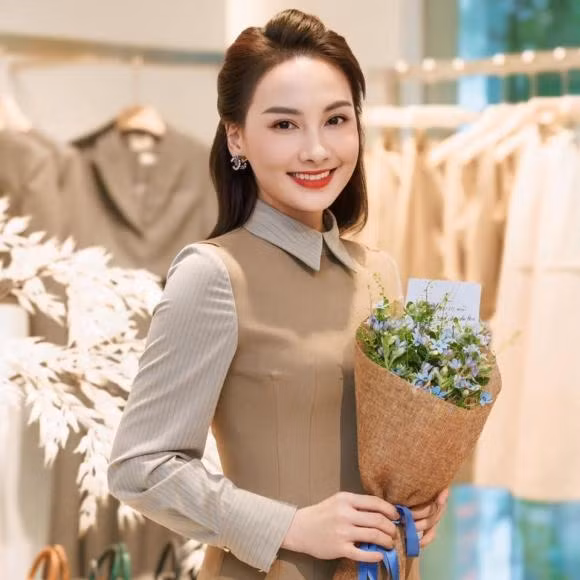 Diễn viên Bảo Thanh đăng ảnh mới, chào tháng 10 ngọt ngào. Ảnh: FB Bảo Thanh