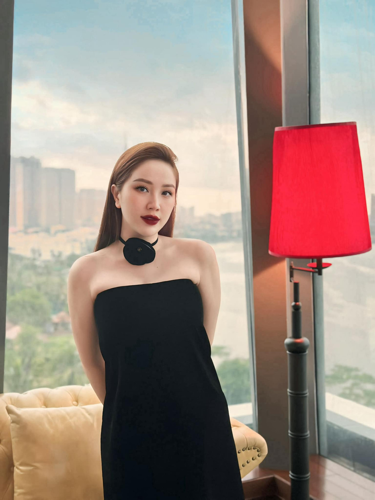 Ca sĩ Bảo Thy dặn: "Đôi mắt là để tìm đúng người. Không phải để khóc cho người làm bạn tổn thương. Nhớ chưa mấy bà". Ảnh: FB Bảo Thy