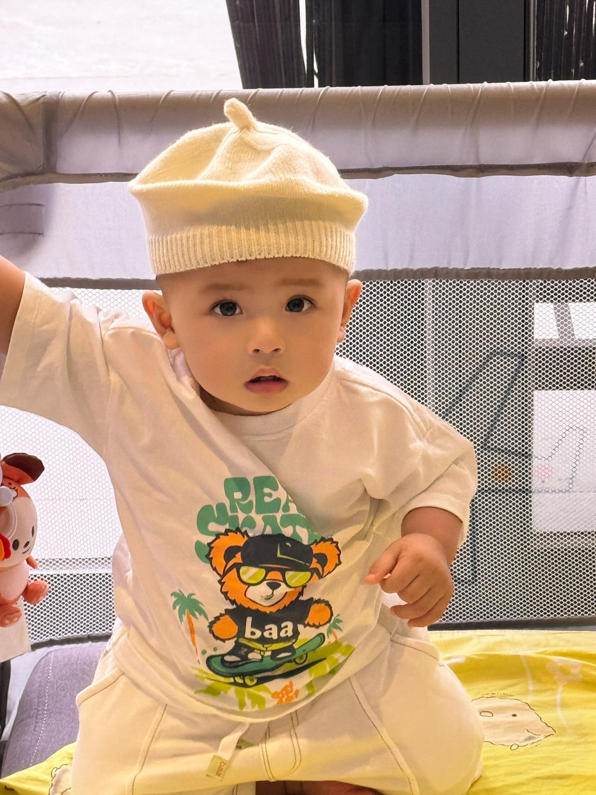 Ca sĩ Cao Thái Sơn khoe dung mạo con trai. Ảnh: FB Cao Thái Sơn