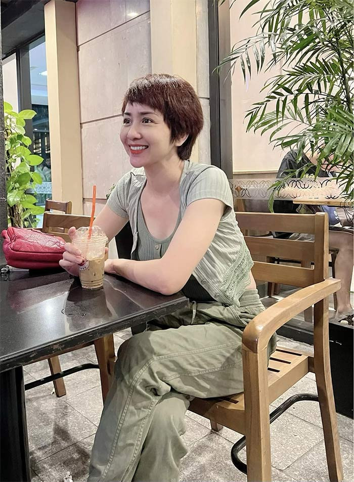 Nhìn "Hoa khôi Wushu" như mới chỉ ở tuổi 30 nhờ mái tóc ngắn cá tính và khuôn mặt ít nếp nhăn. (Ảnh: FB Thúy Hiền)