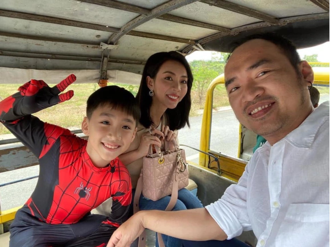 Andy - con trai của cặp diễn viên đình đám Tiến Luật - Thu Trang dù còn nhỏ tuổi nhưng đã bộc lộ rõ nét gen nghệ thuật của gia đình.