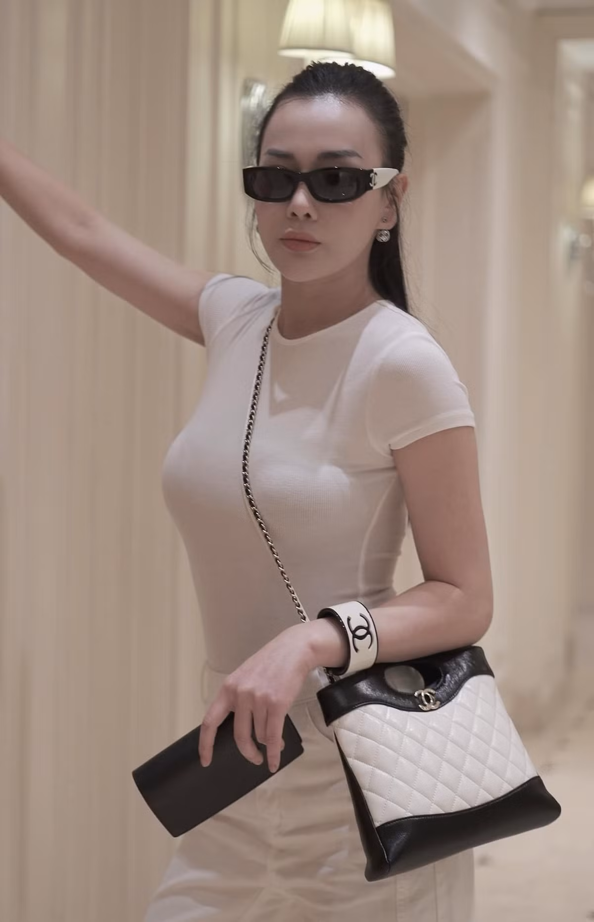 Bà xã Shark Bình chia sẻ từ khi 2 con được 4 tháng tuổi cứng cáp hơn, cô dành thời gian để tập luyện thể thao. Ảnh: FB Đỗ Phương Oanh