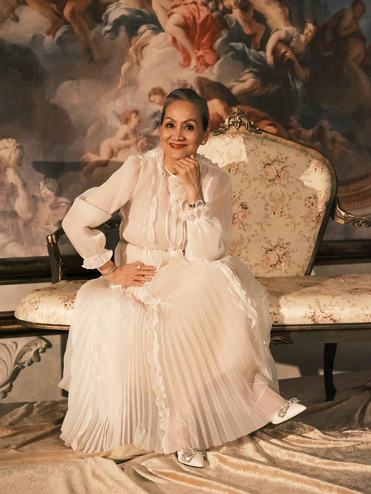 Không ít lần nữ diễn viên tâm sự mẹ ruột là người có ảnh hưởng lớn đến cuộc sống, tính cách của mình, giúp cô trở nên mạnh mẽ và quyết liệt trong công việc.