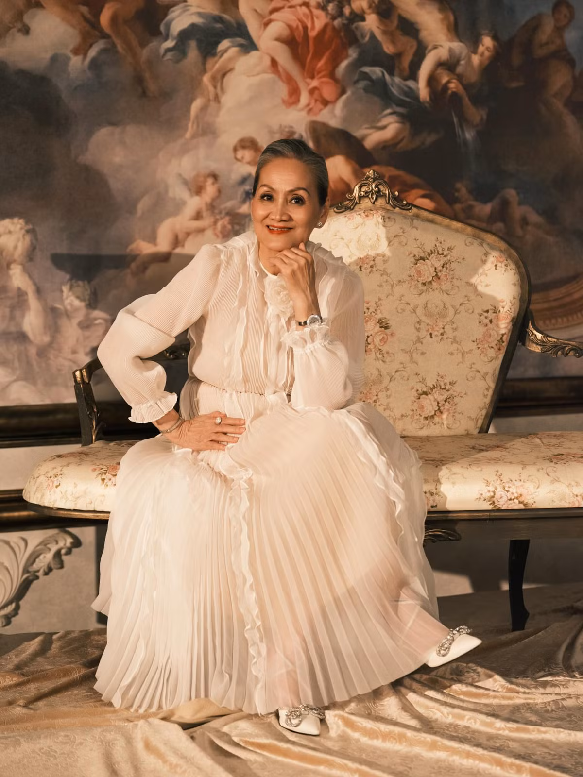 Không ít lần nữ diễn viên tâm sự mẹ ruột là người có ảnh hưởng lớn đến cuộc sống, tính cách của mình, giúp cô trở nên mạnh mẽ và quyết liệt trong công việc.