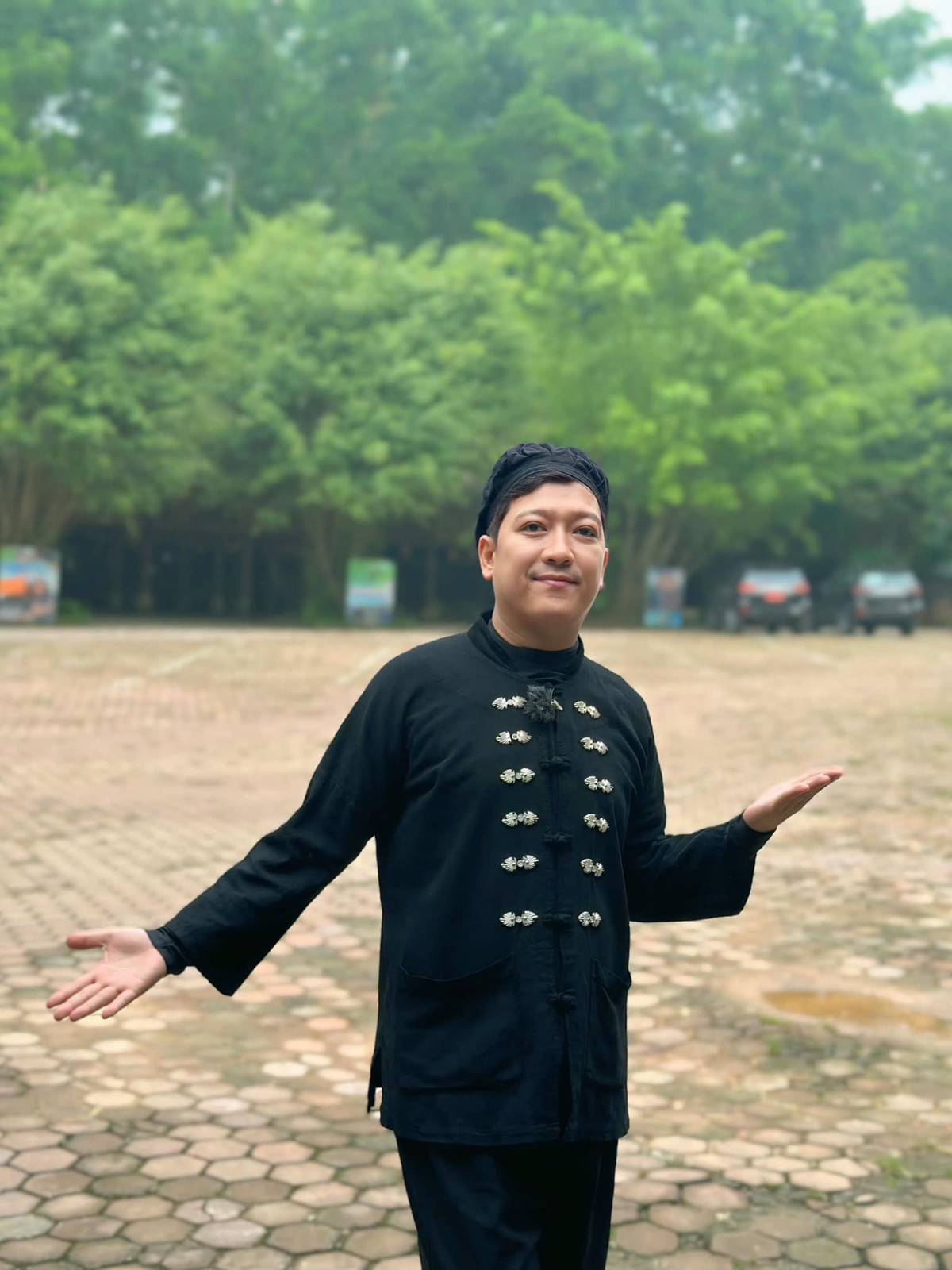 "Trai bản chào ngày mới bà con cô bác gần xa", nghệ sĩ Trường Giang bày tỏ. Ảnh: FB Trường Giang