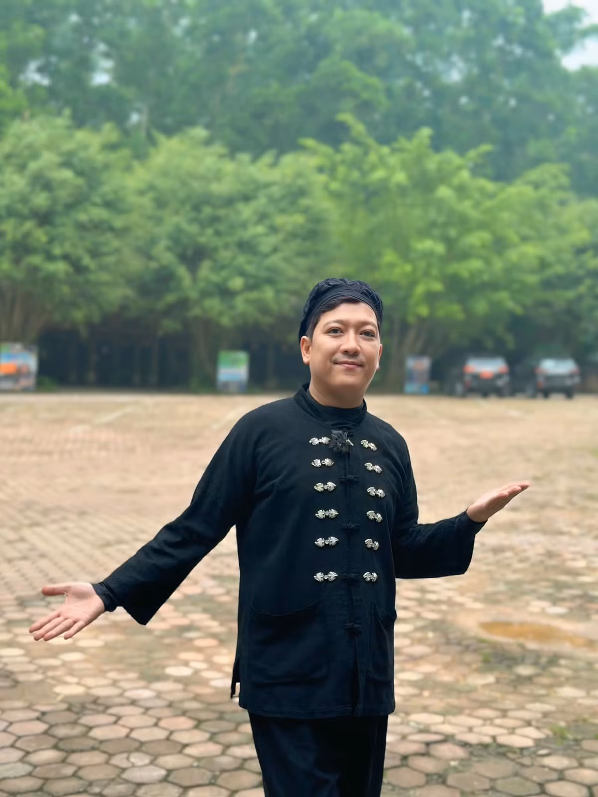 "Trai bản chào ngày mới bà con cô bác gần xa", nghệ sĩ Trường Giang bày tỏ. Ảnh: FB Trường Giang