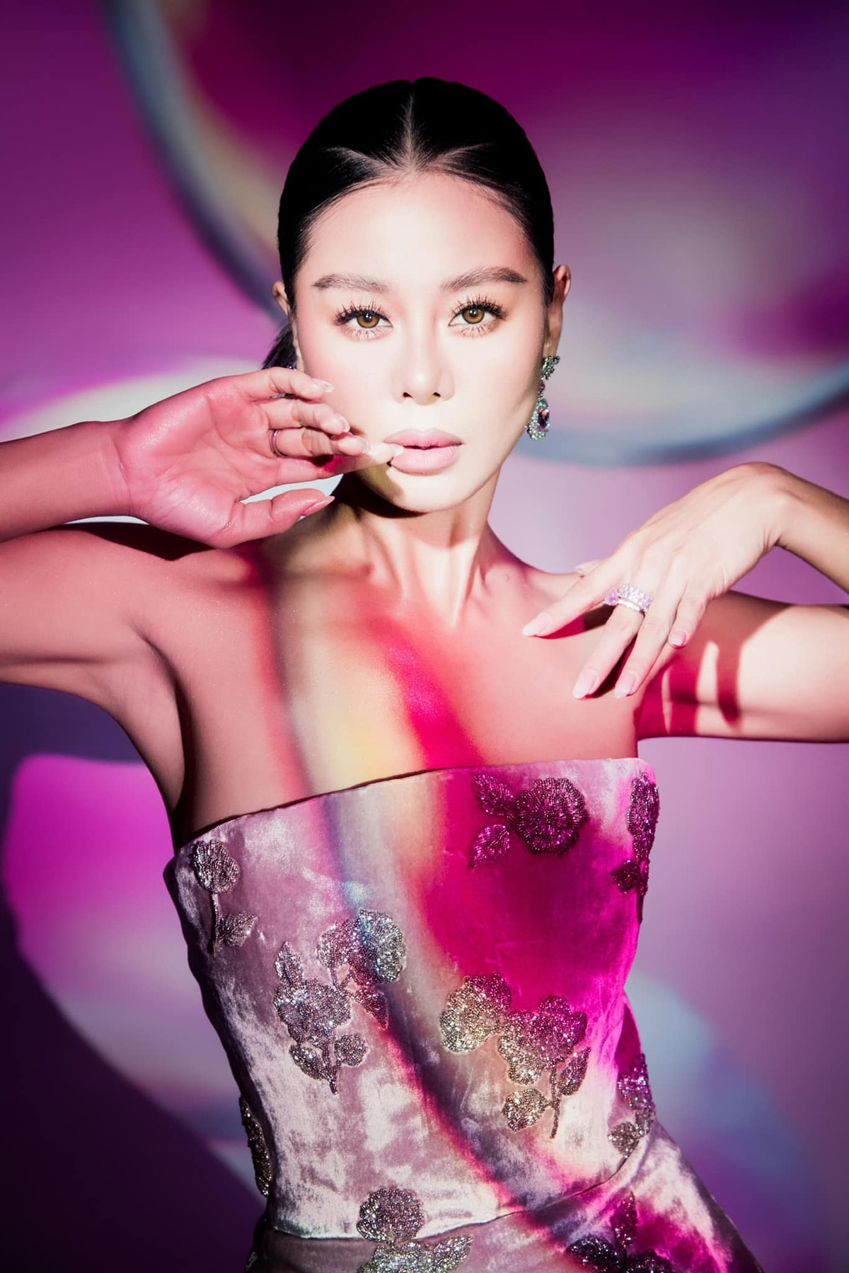 Mới đây nhất, Nam Thư bất ngờ vướng vào ồn ào vụ việc nhà sản xuất âm nhạc Phan Đạt - chồng diễn viên Phương Lan đăng thông tin tiêu cực về diễn viên Hoàng Phi, Nam Thư và Minh Dự. Ảnh: FB Trần Nam Thư