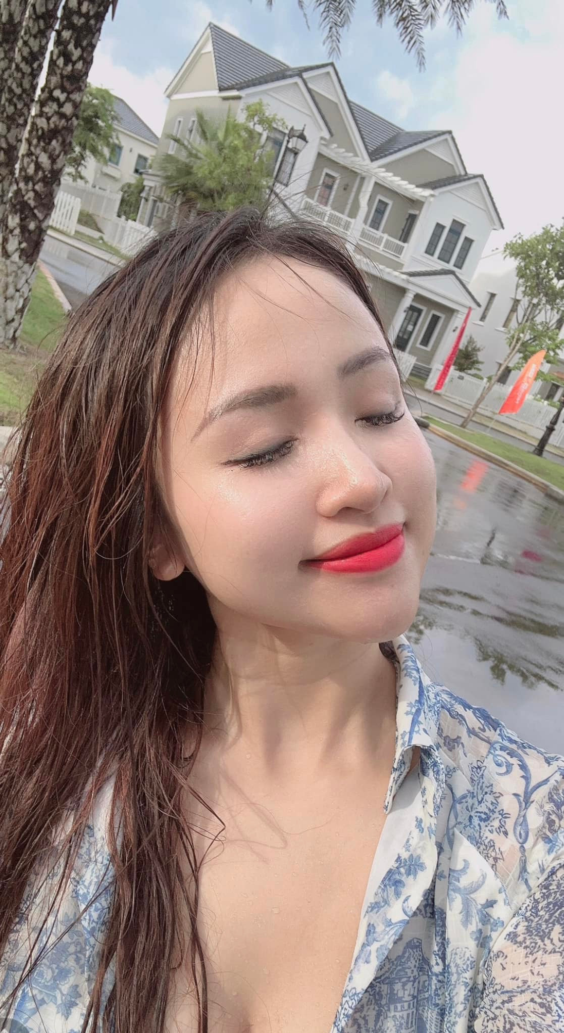 MC Vân Hugo thư thái sau cơn mưa. Ảnh: FB Nguyễn Thanh Vân