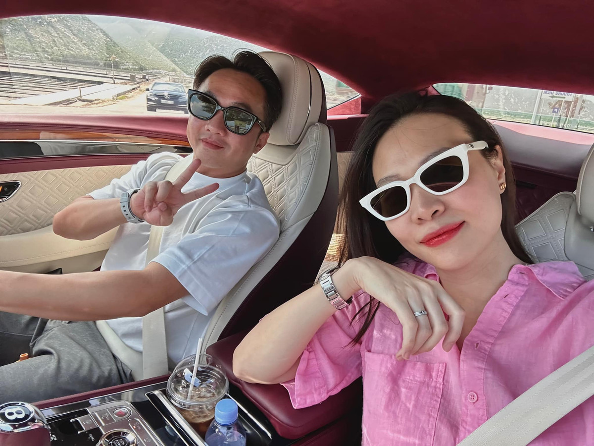 Tháng 7/2019, Cường Đô la và Đàm Thu Trang chính thức kết hôn bằng một đám cưới hoành tráng tại TP HCM. Đám cưới đánh dấu một bước ngoặt quan trọng trong cuộc đời họ và là minh chứng cho tình yêu bền chặt của cặp đôi. Ảnh: Người đưa tin