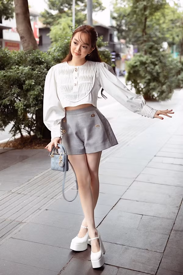 Với sự thay đổi này Kaity Nguyễn đang dần khẳng định hình ảnh của một "nữ hoàng gợi cảm" mới của làng giải trí Việt. Ảnh: FBNV