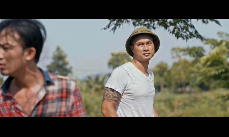 Duy Hưng đóng nhiều vai diễn từ giang hồ, bảo kê như Hoàng "mặt sắt" trong "Người phán xử", Nghĩa trong "Quỳnh búp bê" đến ông bố "gà trống nuôi con" trong "Mùa hoa tìm lại", hay Trung "trâu" hài hước và duyên dáng trong "Gara hạnh phúc".