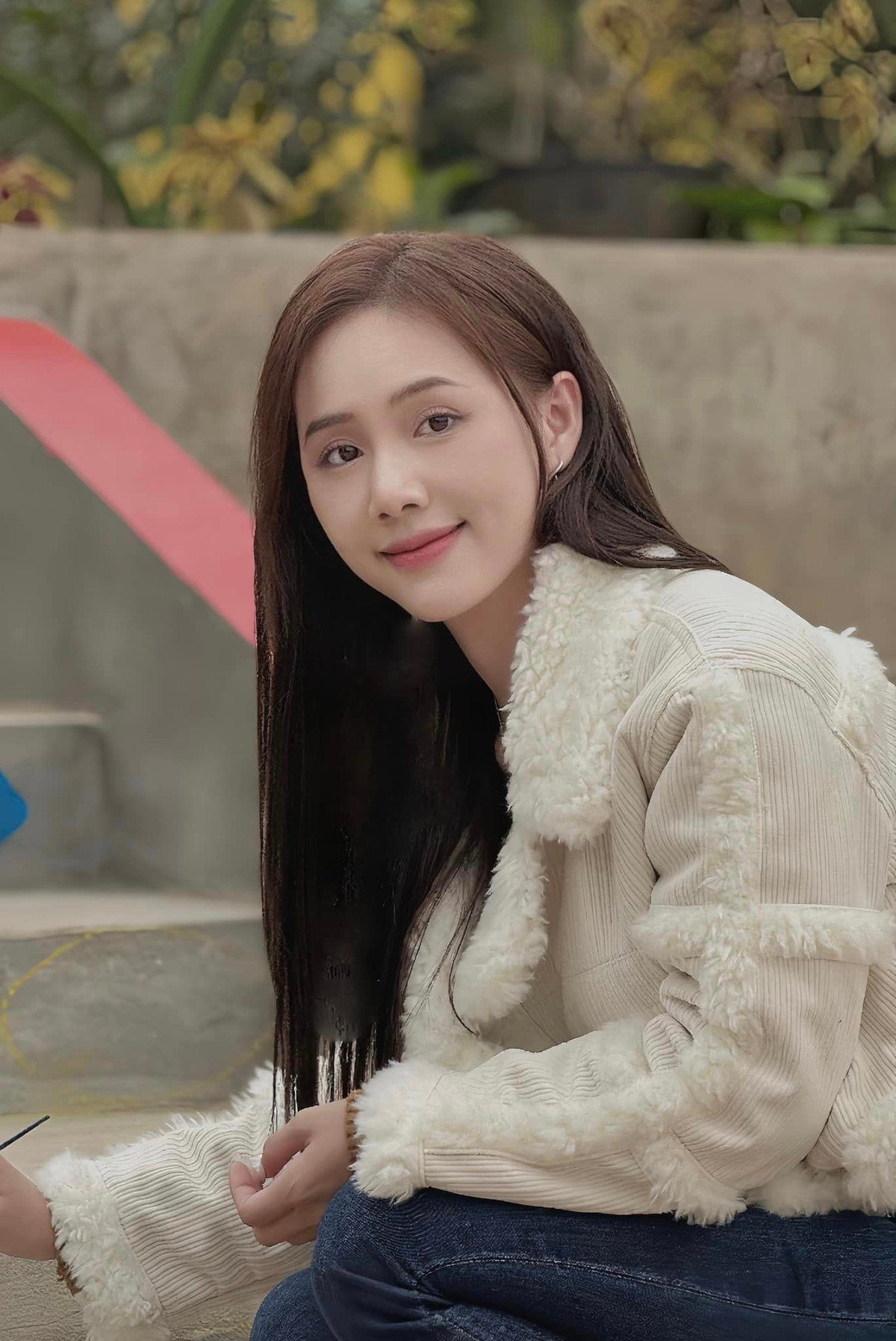 Minh Thu tiết lộ, cô kết hôn sớm, từng trải qua hôn nhân tan vỡ và đang là mẹ đơn thân. Ảnh: FBNV