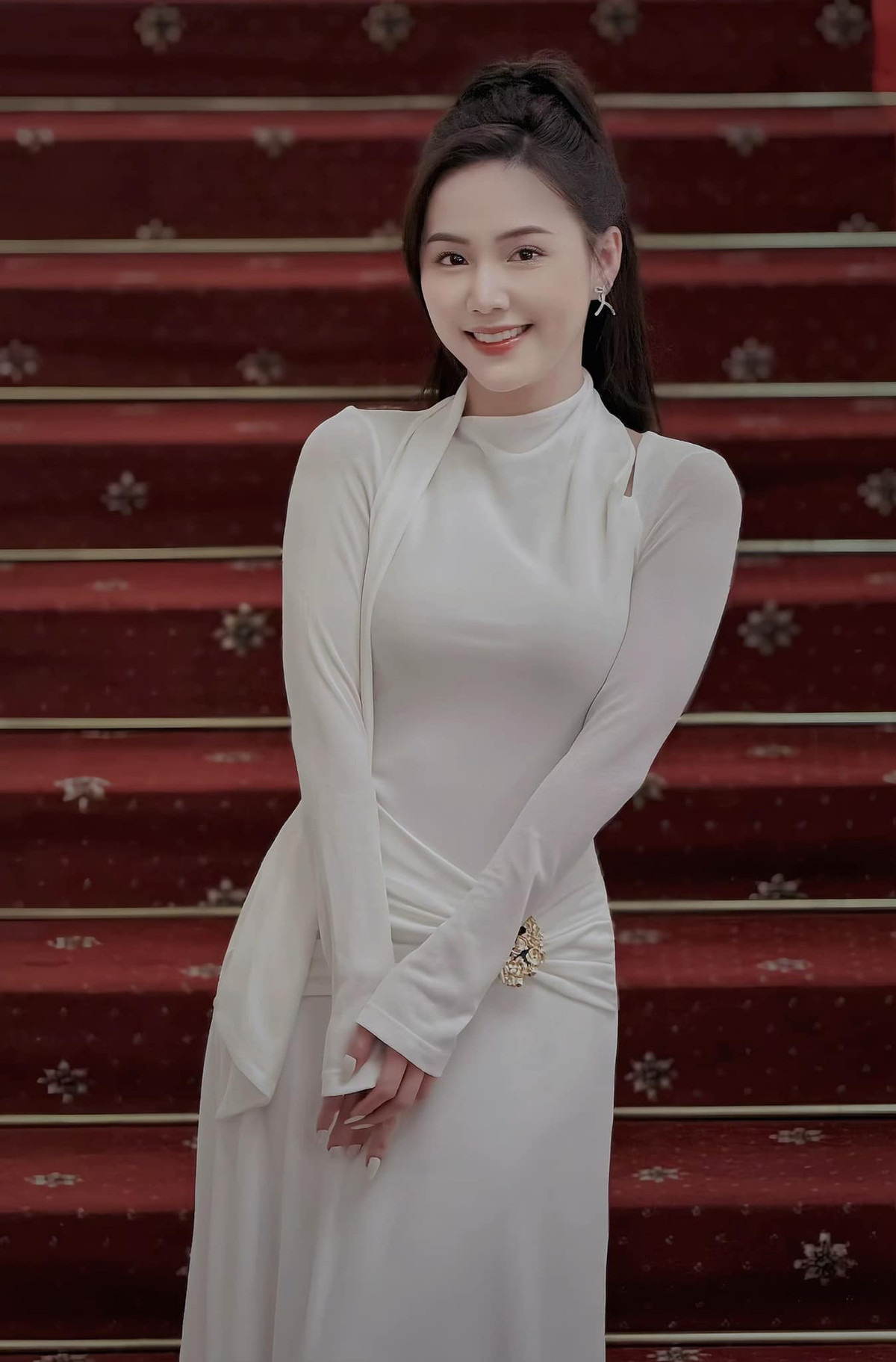 Minh Thu sinh năm 1996, tốt nghiệp chuyên ngành diễn viên tại trường Đại học Sân khấu - Điện ảnh Hà Nội. Hiện tại cô công tác tại Nhà hát Kịch Việt Nam. Ảnh: FBNV