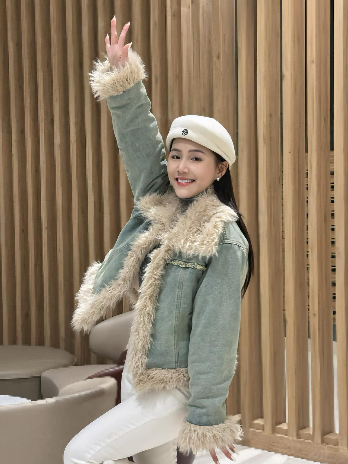 Cô sở hữu nhan sắc không thua kém gì các hot girl, đặc biệt là vóc dáng cân đối, nóng bỏng. Ảnh: FBNV