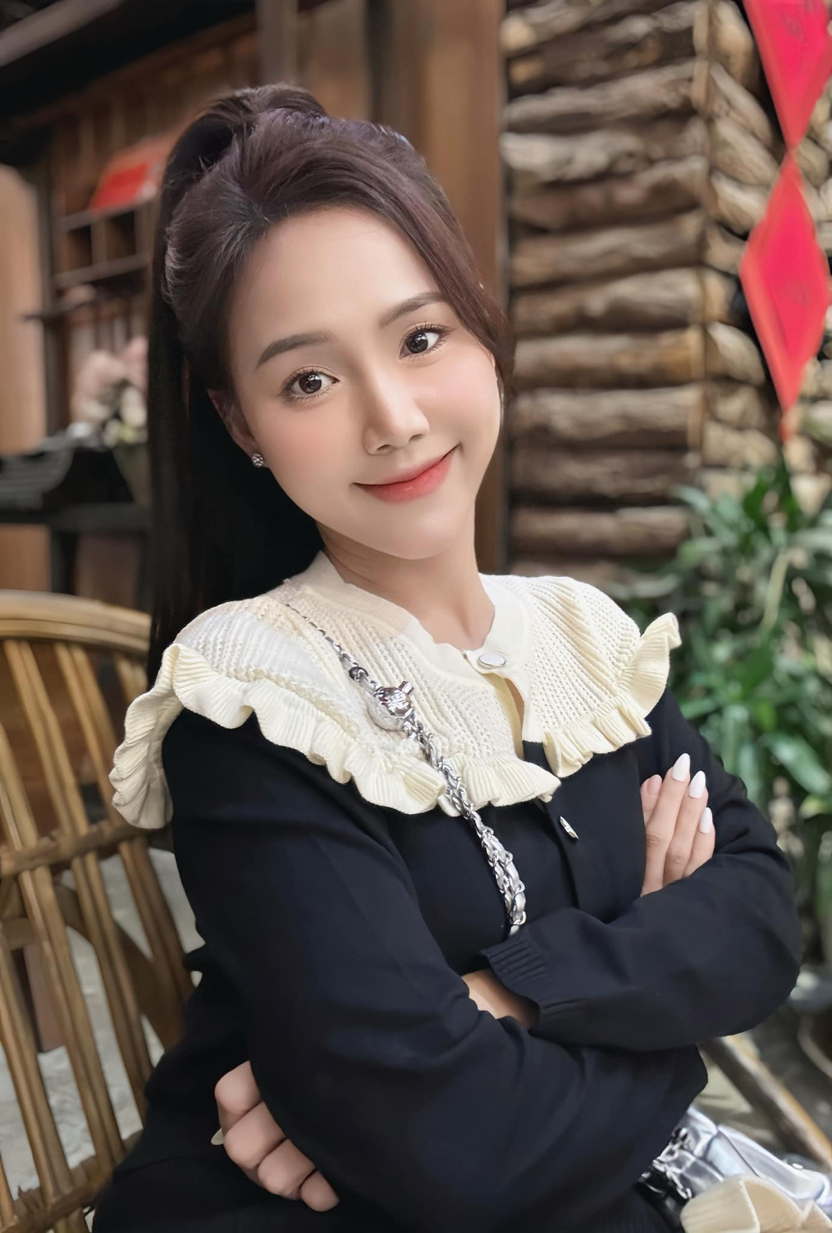 Ngoài đời, nữ diễn viên chuộng phong cách trẻ trung, năng động. Ảnh: FBNV