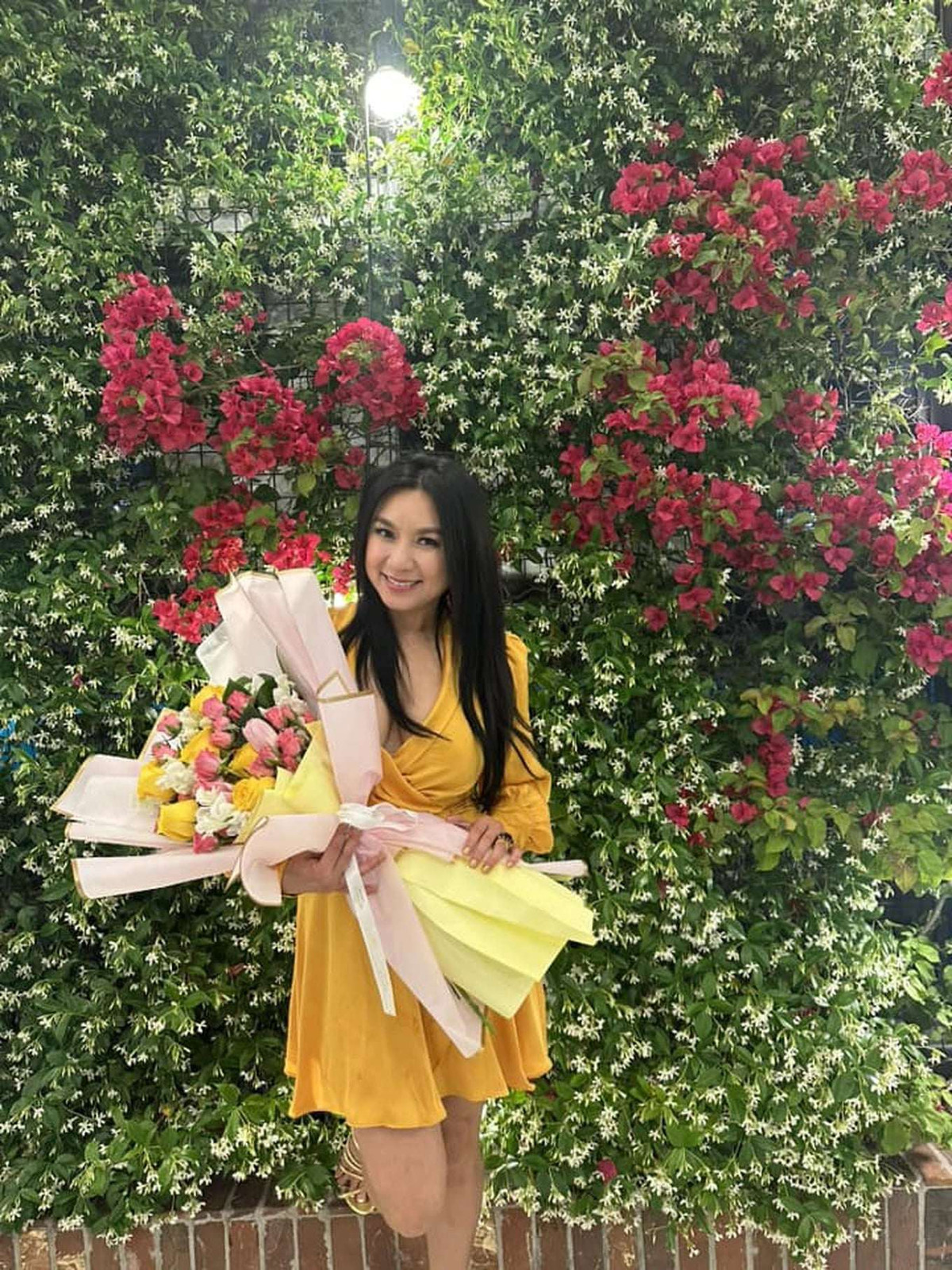 Nhan sắc của cô vẫn luôn khiến người hâm mộ nhớ nhung. Nét đẹp mặn mà, quyến rũ của Y Phụng vẫn vẹn nguyên theo thời gian. Ảnh: Báo Phụ nữ Thủ đô