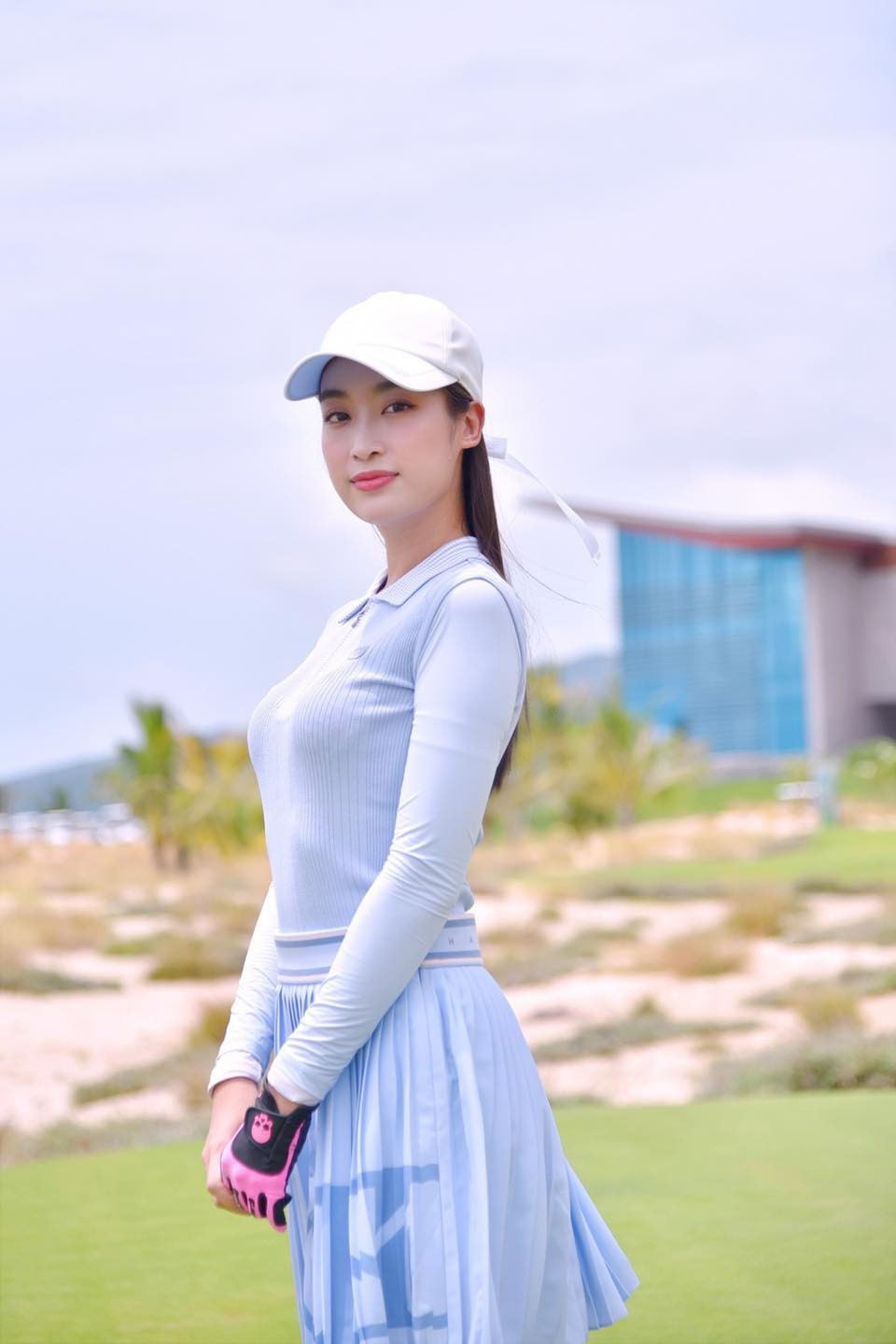 Đỗ Mỹ Linh đăng quang Hoa hậu Việt Nam 2016 khi 20 tuổi.