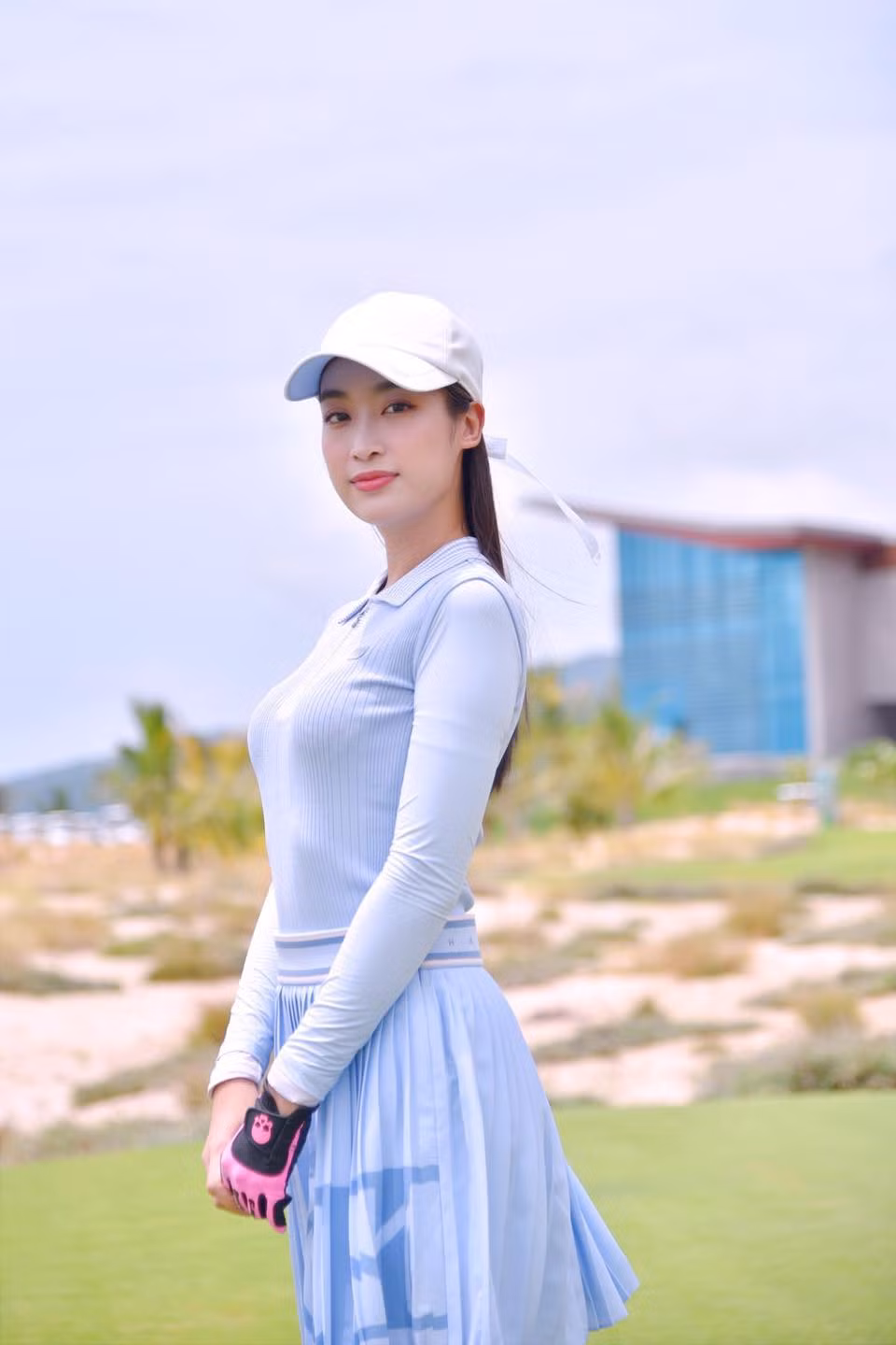 Đỗ Mỹ Linh đăng quang Hoa hậu Việt Nam 2016 khi 20 tuổi.