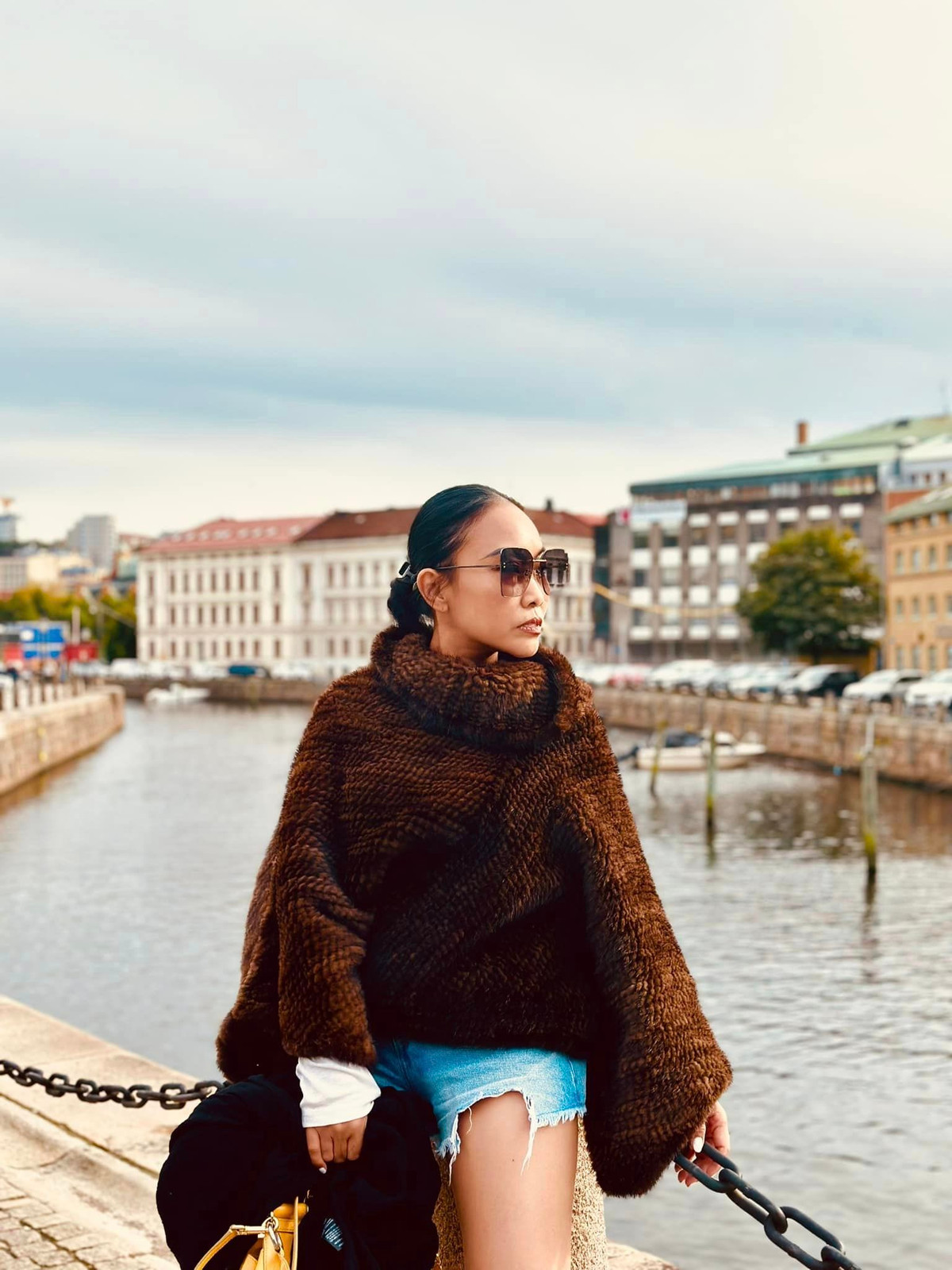 Đoan Trang check in một buổi chiều thu Gothenburg, Thuỵ Điển. Ảnh: FB Doan Trang