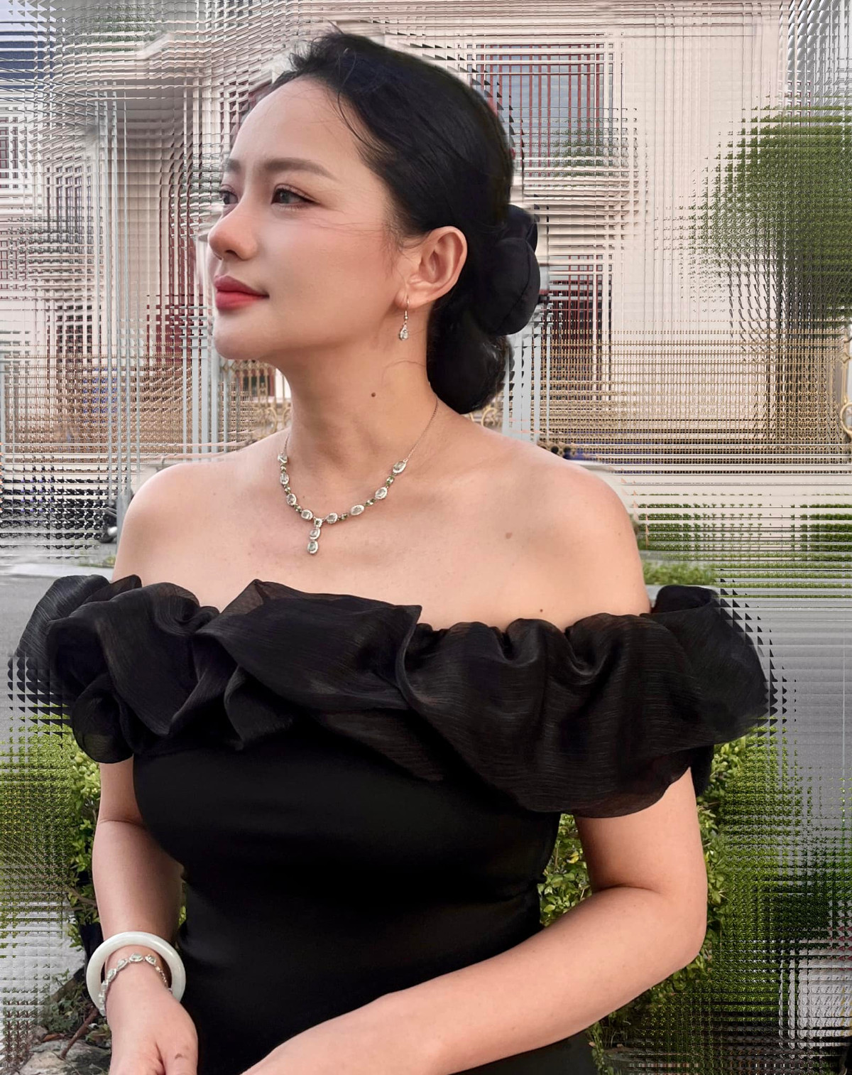 Cựu người mẫu Phan Như Thảo đăng hình mặc đầm ôm sát. Ảnh: FB Phan Như Thảo