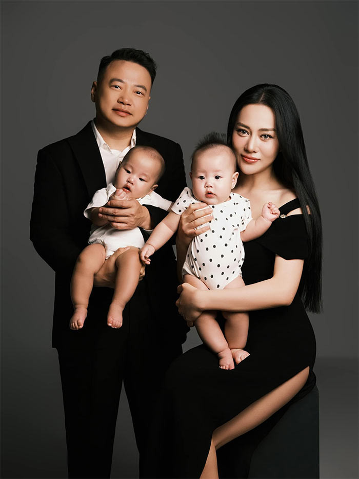 Hai em bé Jimmy và Jenny được cho là có nhiều nét giống bố hơn mẹ.