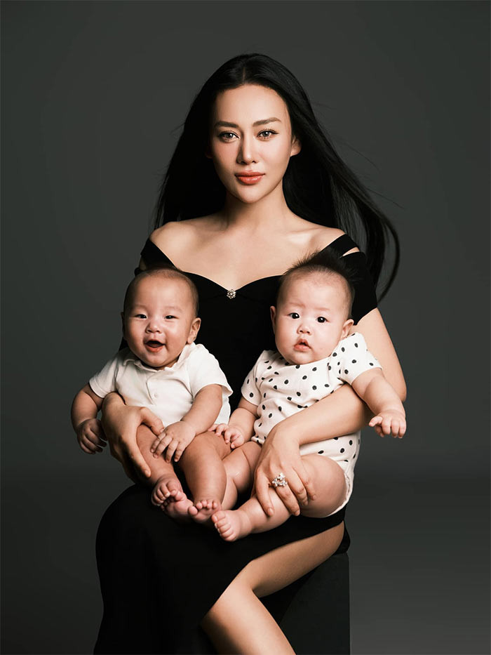 Hai con sinh đôi của Phương Oanh ngày càng đáng yêu, hài hước Hai con sinh doi cua Phuong Oanh ngay cang dang yeu, hai huoc