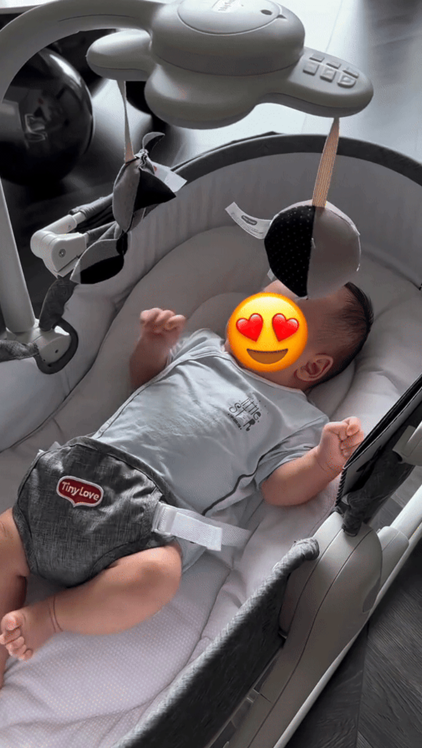 Doãn Hải My thường đăng tải những đồ dùng sơ sinh hữu dụng, chất lượng tốt để mọi người tham khảo. Việc làm này được đông đảo bà mẹ bỉm sữa ủng hộ. Tuy nhiên, có một vài ý kiến cho rằng bà xã Đoàn Văn Hậu mượn chuyện sinh con để quảng cáo sản phẩm. Ảnh: IG minhlaluaday_