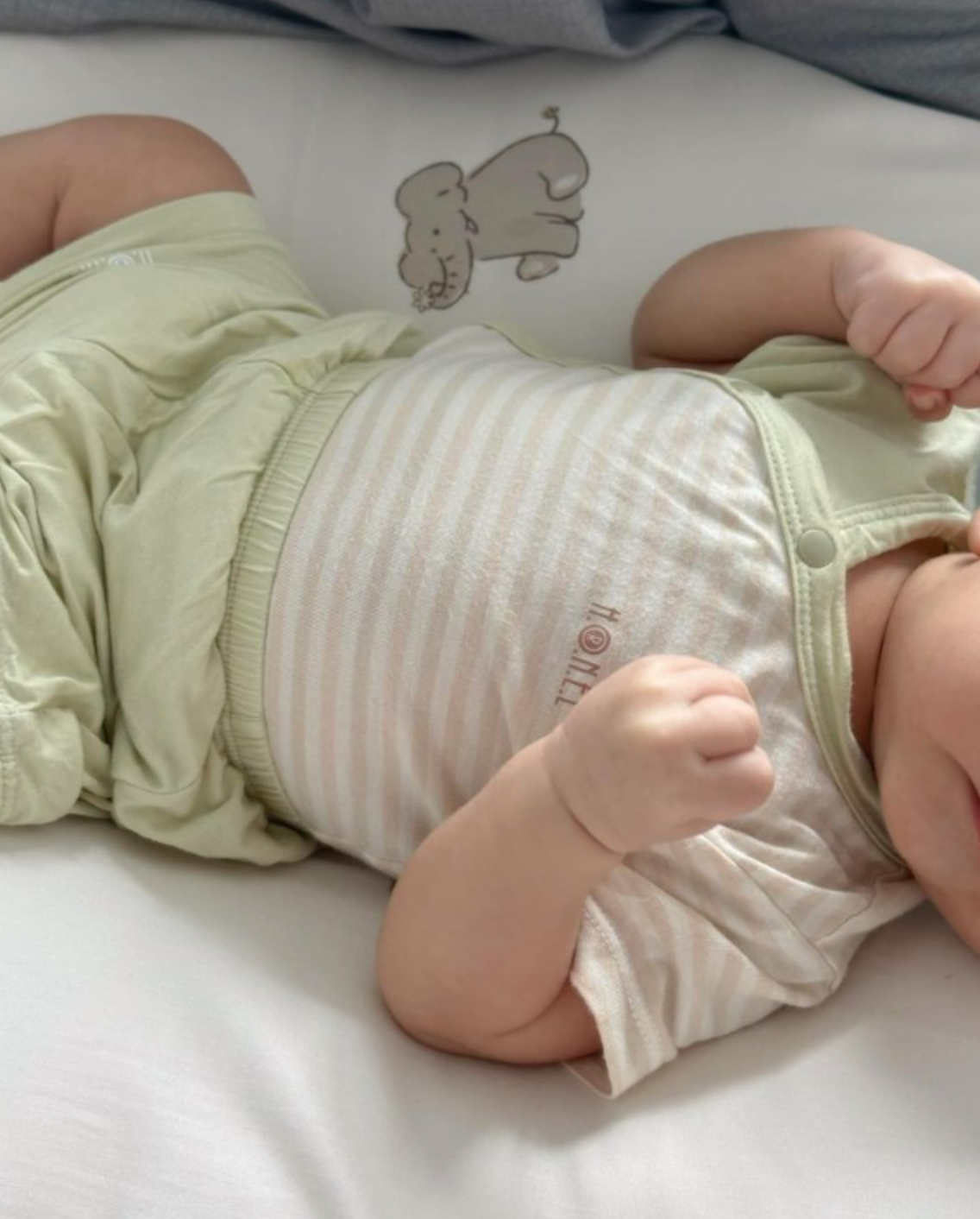 Trước những bàn tán của cư dân mạng, người đẹp Doãn Hải My lên tiếng: "Bạn theo dõi mình thì sẽ thấy mình đang dùng các sản phẩm này hàng ngày. Nói vậy oan cho mình quá nè. Mình dùng ok thì mới dám chia sẻ cho mọi người mà". Ảnh: IG minhlaluaday_