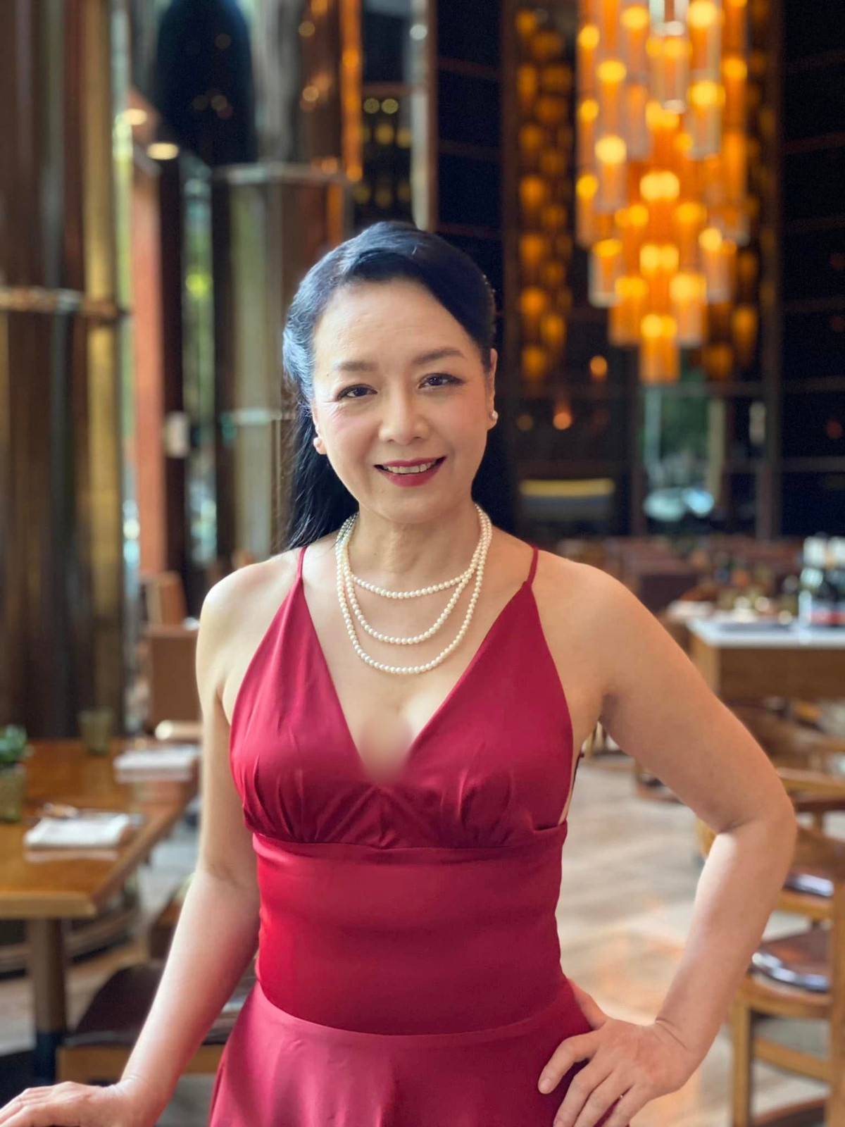 Làn da của nữ nghệ sĩ Chiều Xuân căng mịn, hồng hào, không hề có dấu hiệu của tuổi tác.