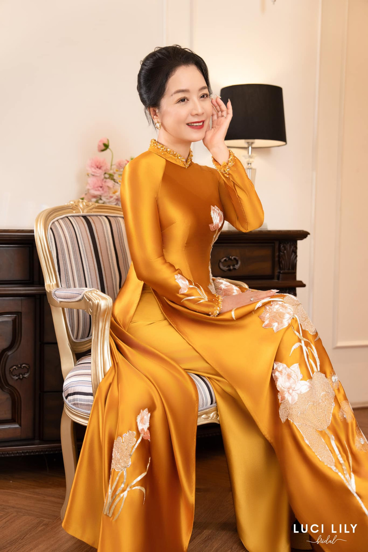 Nhắc đến NSƯT Chiều Xuân khiến khán giả nhớ đến một "giai nhân màn ảnh" với nụ cười rạng rỡ và đôi mắt biết nói.