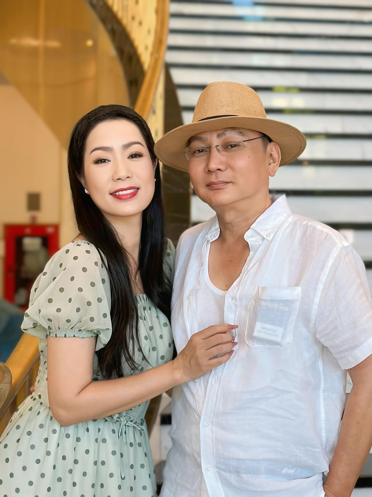 "Chúc ông xã của em luôn vui vẻ hạnh phúc, luôn mạnh khoẻ và tràn đầy tình yêu vợ con. Cảm ơn ông xã đã luôn bên cạnh yêu thương và chăm sóc cho em và hai cô công chúa nhà mình…", Trịnh Kim Chi mừng sinh nhật chồng. Ảnh: FB Trịnh Kim Chi