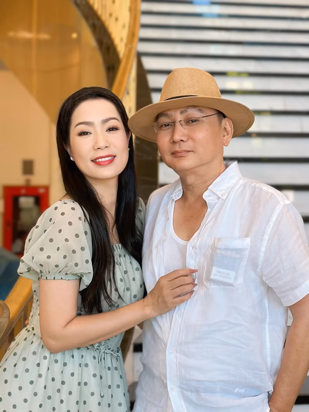 "Chúc ông xã của em luôn vui vẻ hạnh phúc, luôn mạnh khoẻ và tràn đầy tình yêu vợ con. Cảm ơn ông xã đã luôn bên cạnh yêu thương và chăm sóc cho em và hai cô công chúa nhà mình…", Trịnh Kim Chi mừng sinh nhật chồng. Ảnh: FB Trịnh Kim Chi