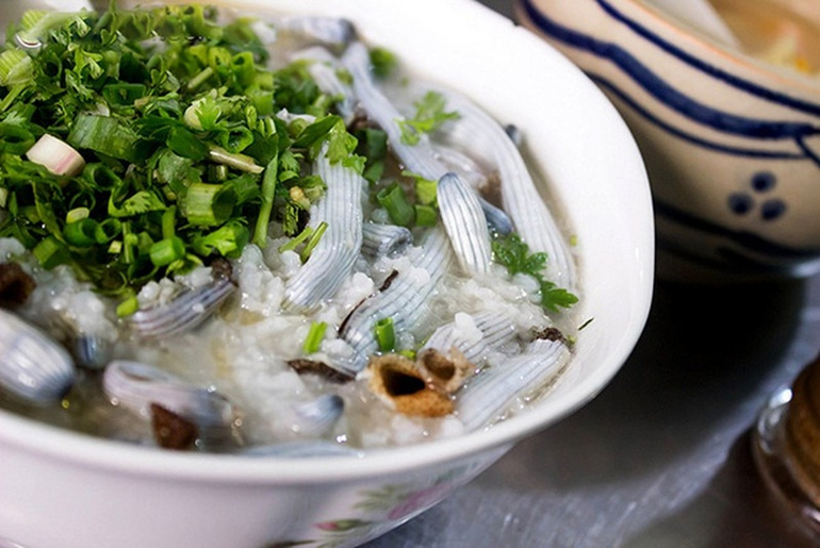 Sá sùng, hay còn gọi là sâu biển, là một nguyên liệu quý giá trong y học cổ truyền. Với khả năng cải thiện chức năng sinh lý và hỗ trợ hệ tiêu hóa, sá sùng đã được vua chúa thời xưa sử dụng trong các bài thuốc bổ và món ăn đặc biệt. Ảnh: Vietnamnet