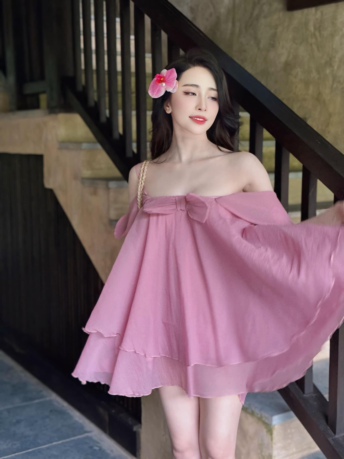 Năm 2014, Quỳnh Nga lên xe hoa với người mẫu Doãn Tuấn rồi lui về vun vén tổ ấm nhỏ. Sang đầu năm 2019, Quỳnh Nga công khai thông tin đã ly hôn, từ đó cô cũng tích cực trở lại showbiz.