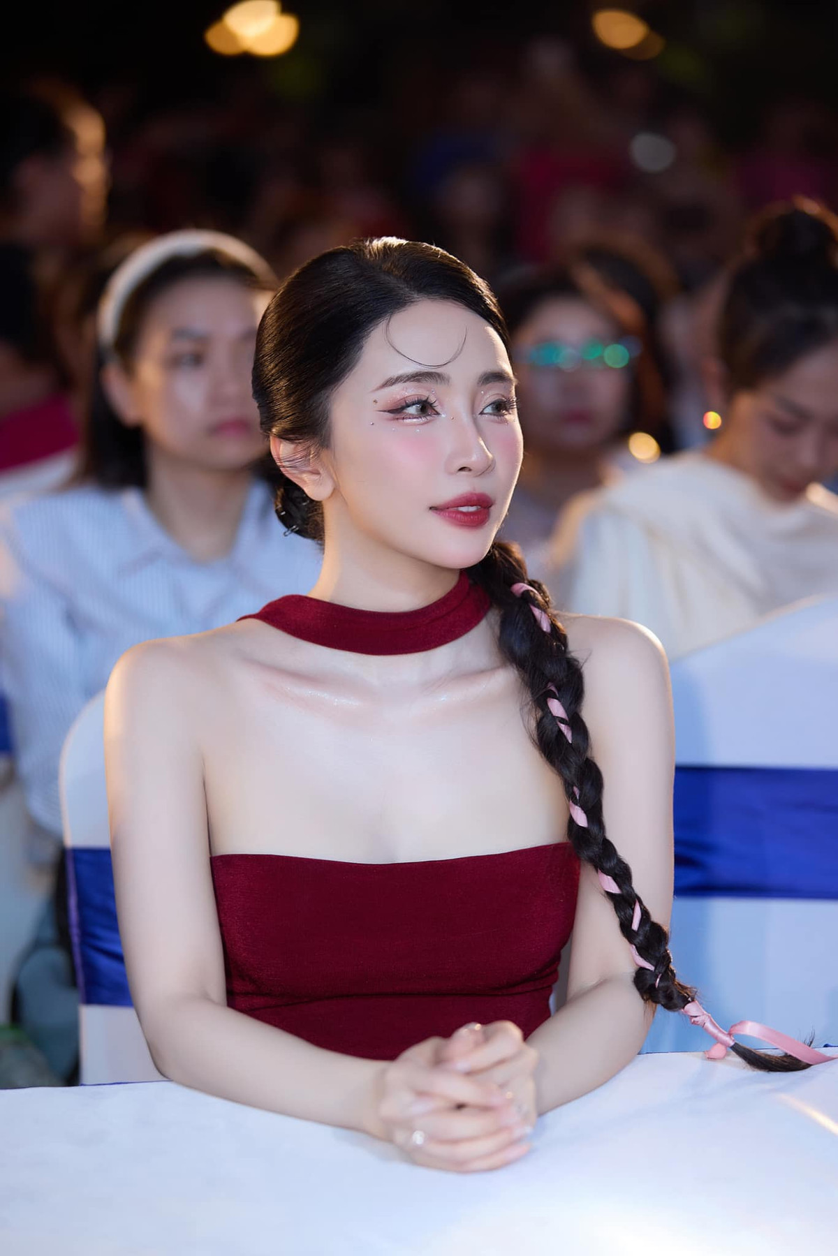 Điều khiến fan ngưỡng mộ nhất ở "Cá sấu chúa" Quỳnh Nga chính là nhan sắc trẻ trung, rạng rỡ dù nữ diễn viên đã bước sang tuổi U40.