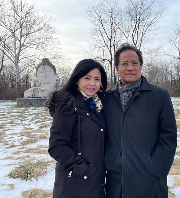 Về chuyện tình cảm, may mắn, ông gặp được người vợ thứ 4 Vương Nga tâm lý và yêu thương chồng con. Ảnh: Phụ nữ mới