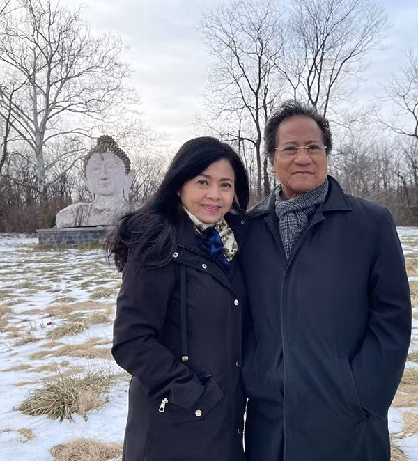 Về chuyện tình cảm, may mắn, ông gặp được người vợ thứ 4 Vương Nga tâm lý và yêu thương chồng con. Ảnh: Phụ nữ mới