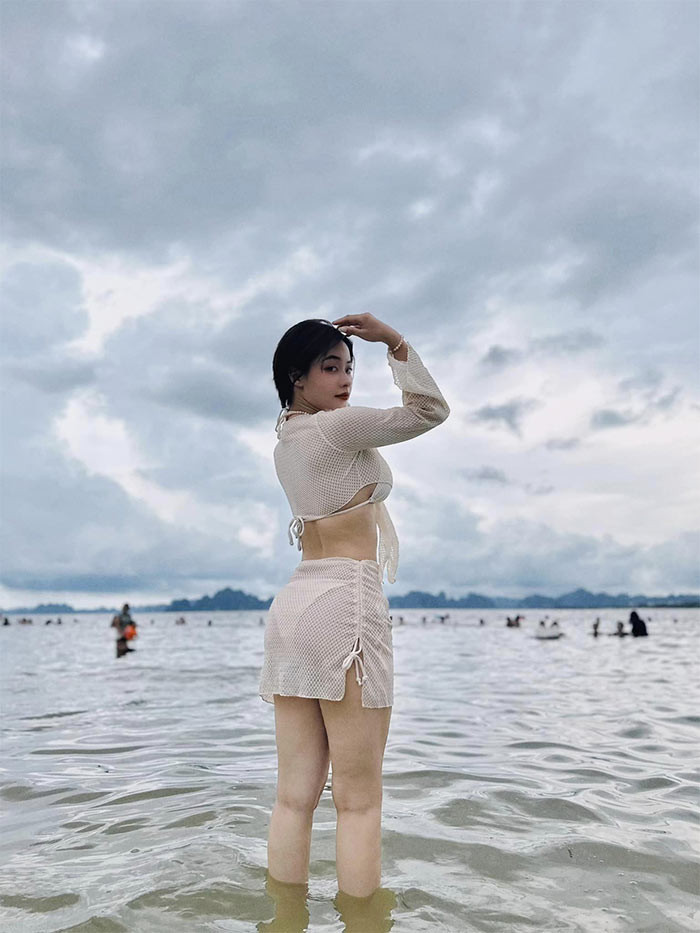 Vẻ đẹp khỏe khoắn, quyến rũ của nữ diễn viên Huyền Thạch. (Ảnh: FB Huyền Thạch)