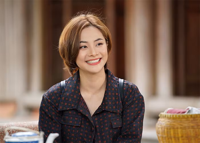 Mặc dù tham gia khá nhiều phim truyền hình của VFC nhưng Huyền Thạch cho biết cô chưa được đóng vai nữ chính nào. Tuy nhiên điều đó không làm nữ diễn vên sinh năm 1994 buồn bởi cô quan niệm dù đóng vai phụ nhưng nếu được khán giả nhớ tới thì đó là thành công của diễn viên. (Ảnh: FB Huyền Thạch)