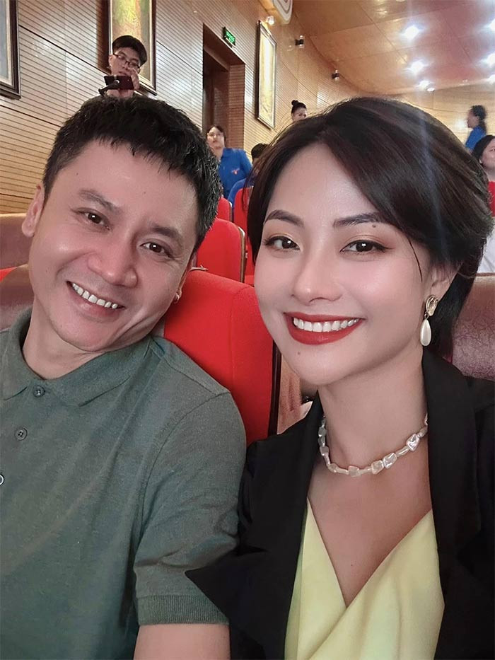 Huyền Thạch đang có mối tình đẹp với nam diễn viên Tiến Huy. Cả hai cùng công tác tại Nhà hát Kịch Hà Nội. (Ảnh: FB Huyền Thạch)