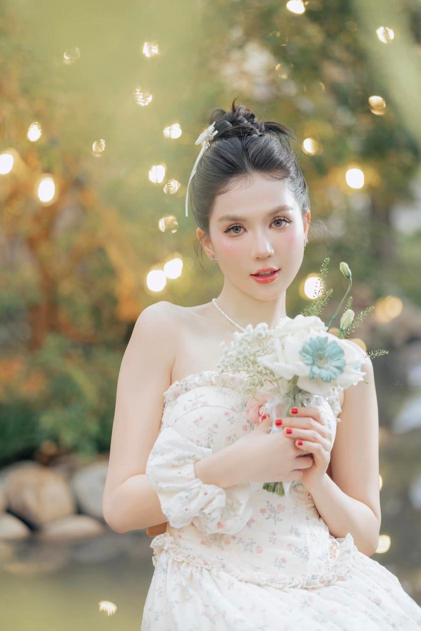 Ngọc Trinh tung bộ ảnh đẹp tựa nàng thơ. Ảnh: FB NGOC TRINH