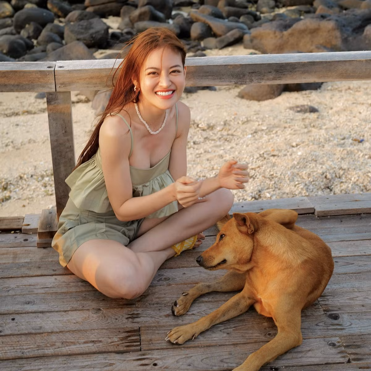 Nhiều năm qua Thùy Anh vẫn theo đuổi phong cách gợi cảm và luôn thực hiện những shoot hình trong trang phục táo bạo. Ảnh: FBNV