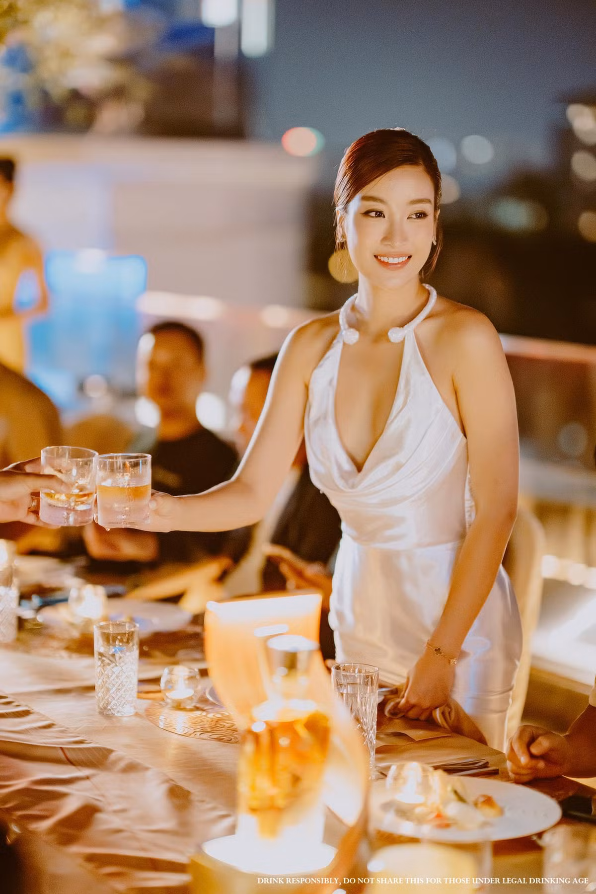 Sau khi sinh con, Đỗ Mỹ Linh cho biết, cô đã giảm hơn 10 kg, gần lấy lại vóc dáng, cân nặng trước khi làm mẹ.