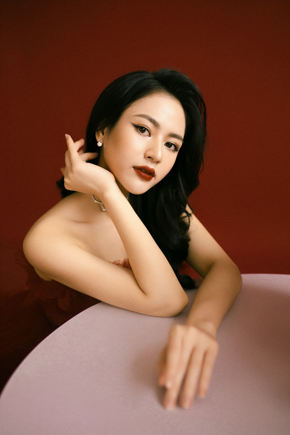 Bên cạnh vẻ đẹp ngoại hình, Việt Hoa còn có tài năng diễn xuất đáng nể. Ảnh: FB Vũ Việt Hoa