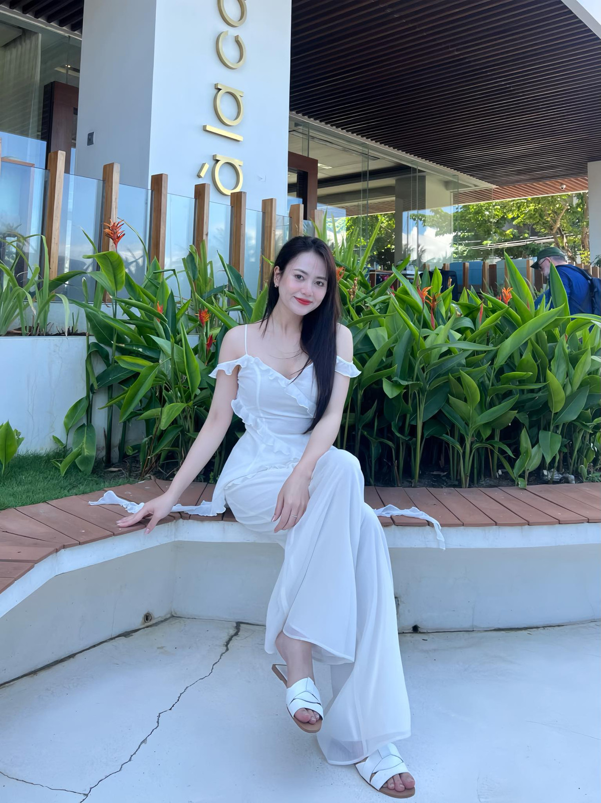 Dù mới xuất hiện trong một vài phân cảnh của phim "Độc đạo", nhân vật Diễm do Việt Hoa thủ vai gây chú ý với vẻ gợi cảm, bí ẩn. Vai trò của nhân vật Diễm trong phim cũng khiến nhiều khán giả tò mò. Ảnh: FB Vũ Việt Hoa