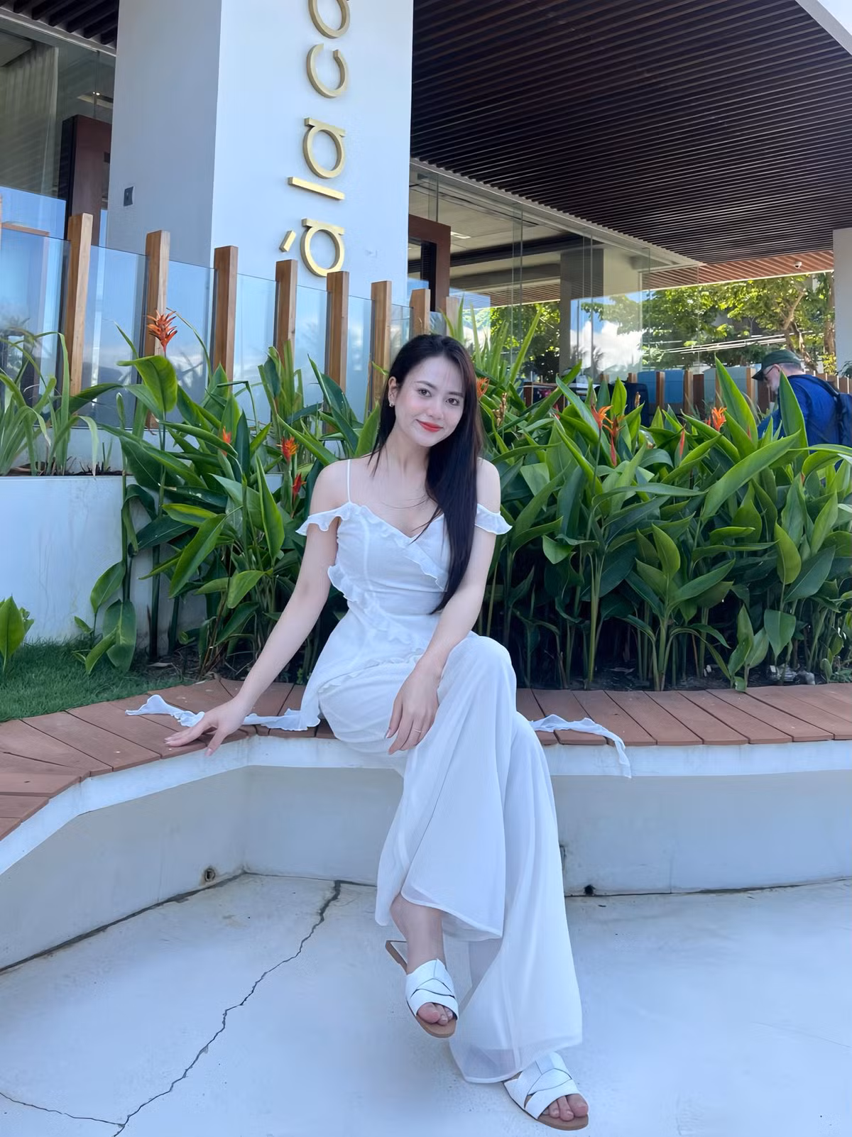 Dù mới xuất hiện trong một vài phân cảnh của phim "Độc đạo", nhân vật Diễm do Việt Hoa thủ vai gây chú ý với vẻ gợi cảm, bí ẩn. Vai trò của nhân vật Diễm trong phim cũng khiến nhiều khán giả tò mò. Ảnh: FB Vũ Việt Hoa