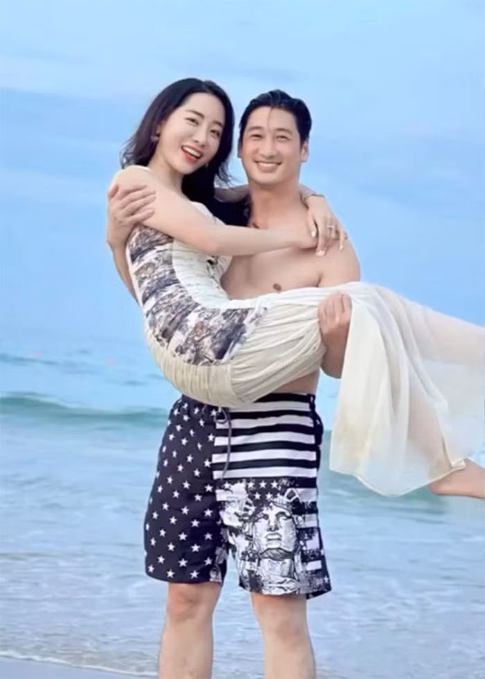 Việc hẹn hò với Thùy Anh, Ngọc Quỳnh cũng chưa công khai cho tới khi bạn gái anh đăng ảnh hai người trên trang cá nhân vào tháng 6/2024. (Ảnh: FB Thùy Anh)