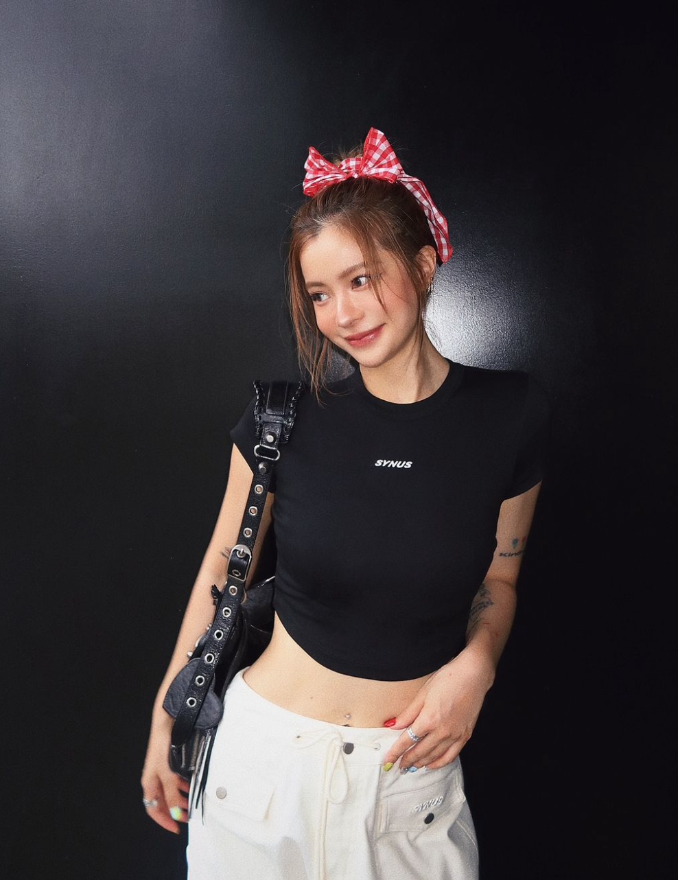 Cô thường xuyên chia sẻ những hình ảnh diện bikini, trang phục gợi cảm trên trang cá nhân, khiến người hâm mộ không khỏi trầm trồ.