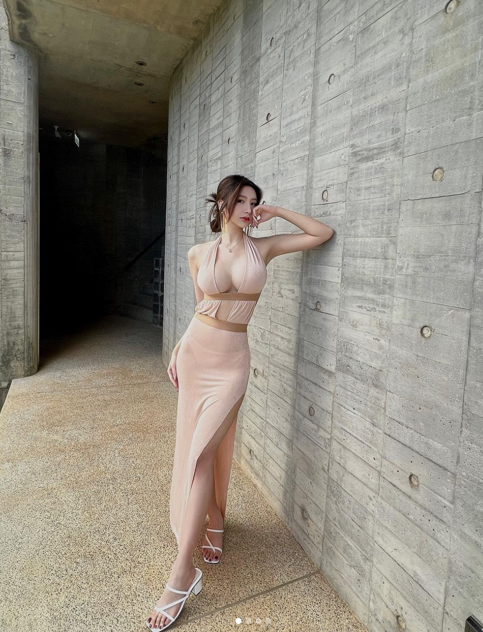 Cô không chỉ là một hot girl đơn thuần mà còn là nguồn cảm hứng cho nhiều bạn trẻ đam mê thời trang.