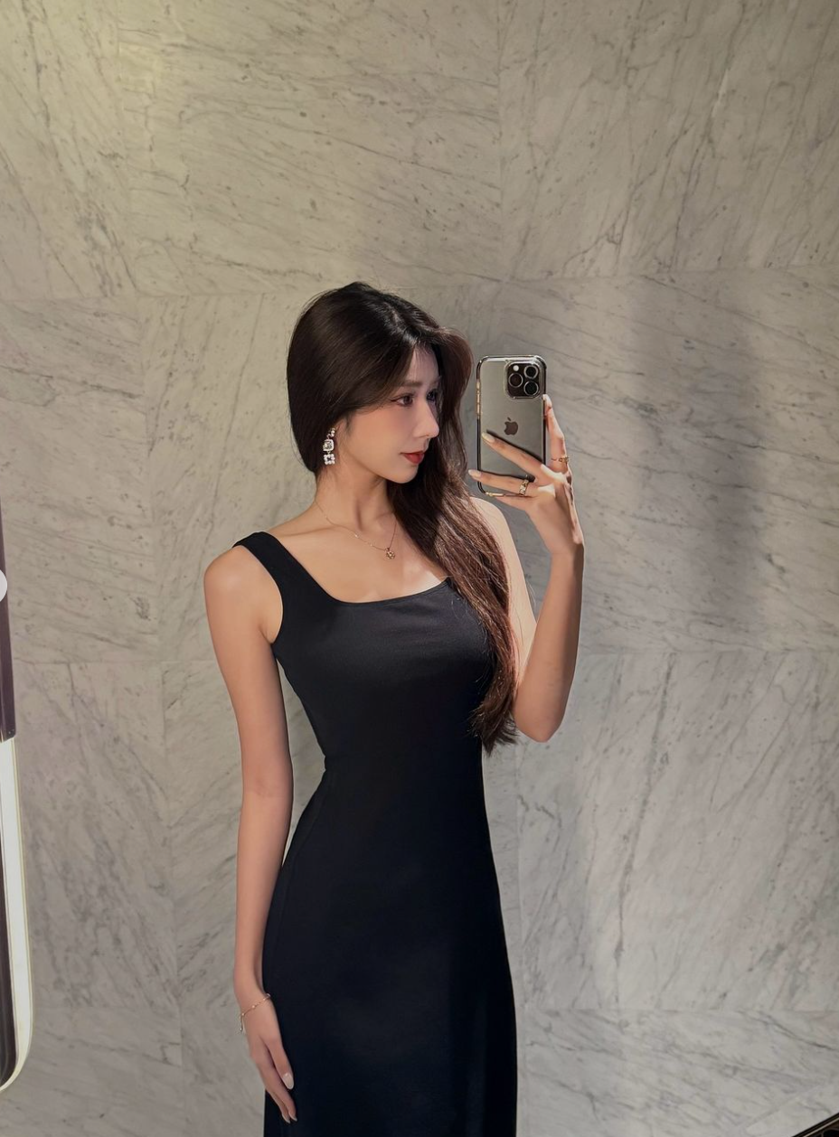 Cô chứng minh rằng, vẻ đẹp thực sự đến từ sự tự tin và phong cách riêng biệt.